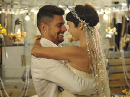 nina-e-jorginho!-debora-falabella-e-caua-reymond-celebram-retorno-de-“avenida-brasil”