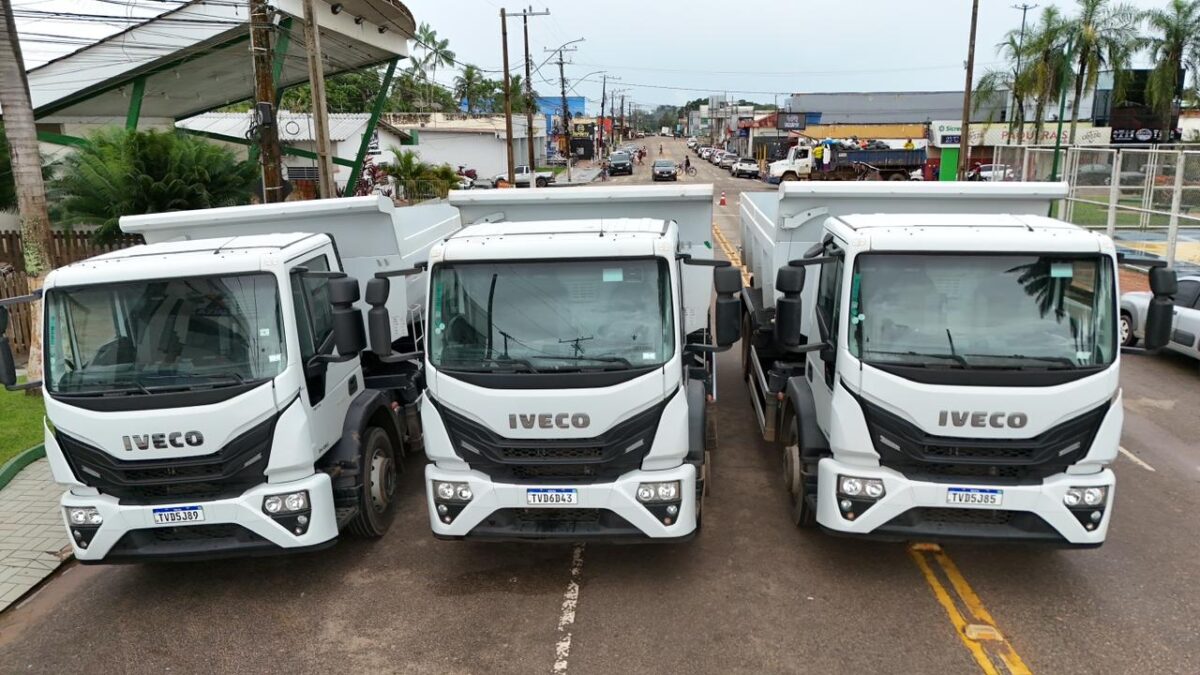 Prefeitura de Sena Madureira recebe três caminhões-caçamba novos para Obras e Semsur; Gerlen celebra conquista
