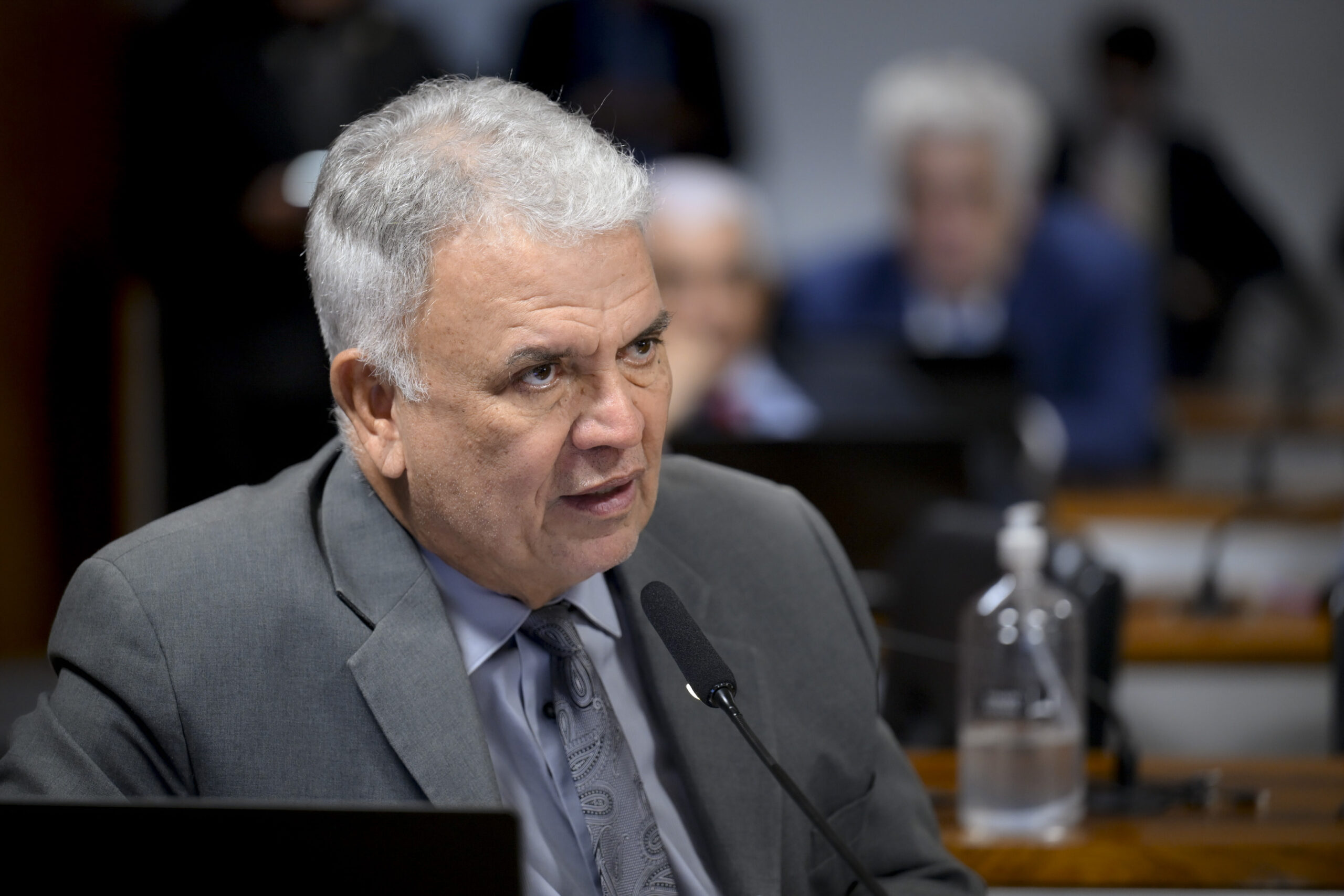 Petecão libera recursos e garante pavimentação de ruas em Rio Branco