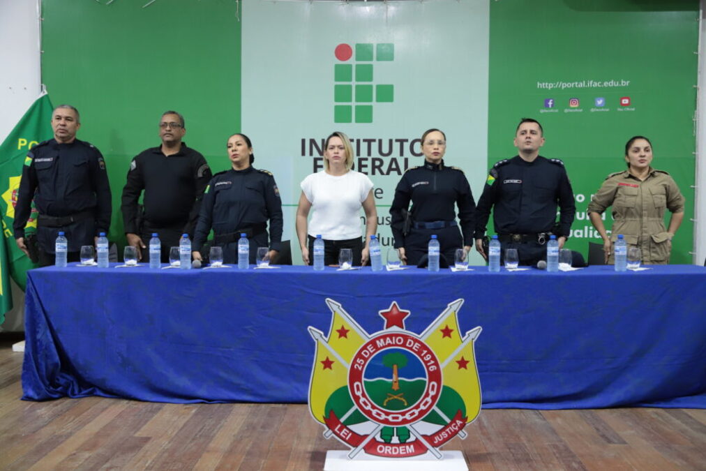Detran e Polícia Militar entregam novos fardamentos a policiais do 8º Batalhão em Sena Madureira