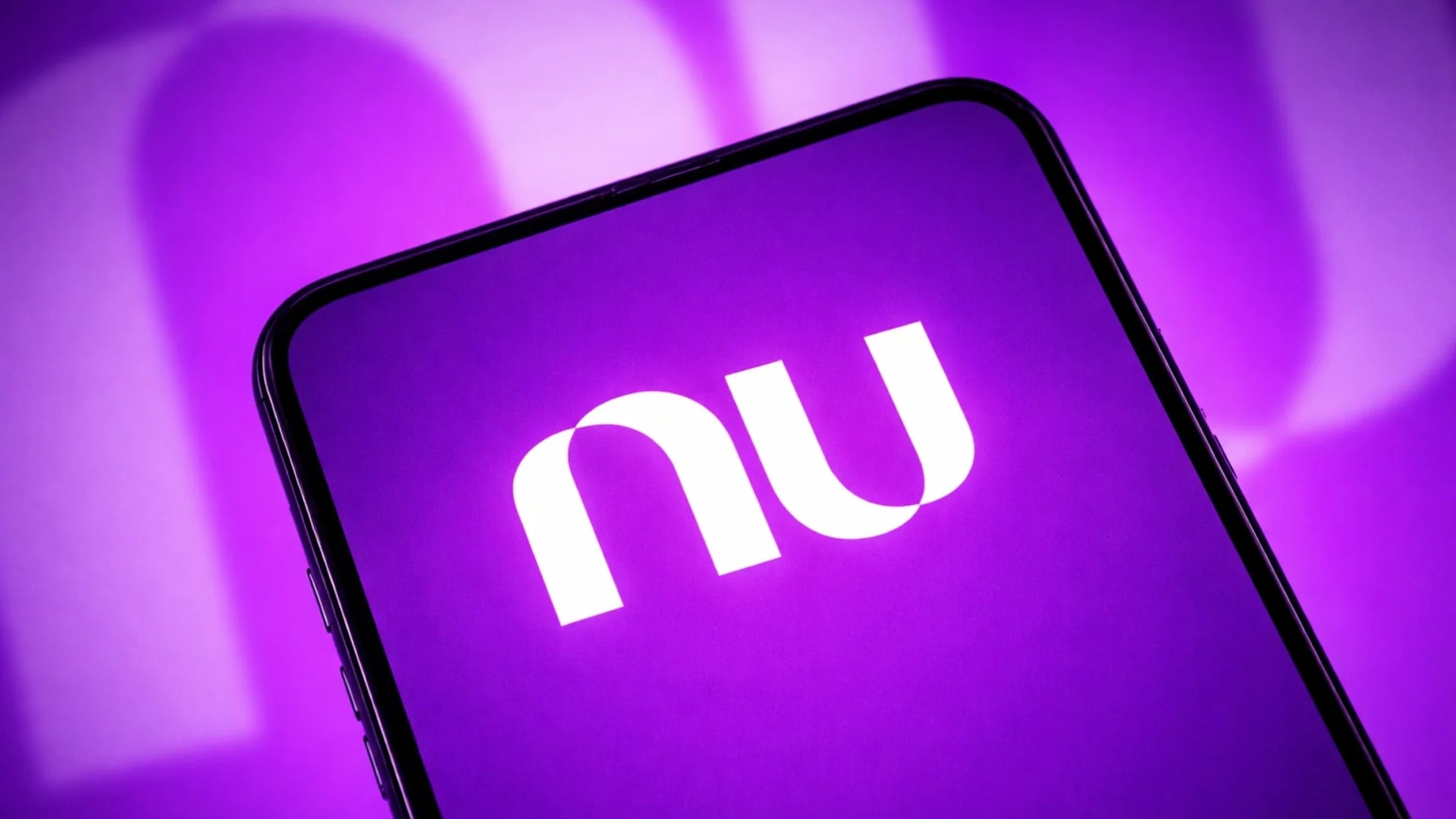 Nubank apresenta falhas no app e revolta clientes online