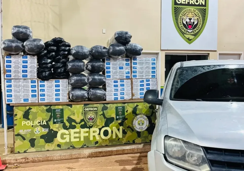 GEFRON apreende 147 kg de folhas de coca e 3,5 mil maços de cigarros contrabandeados na faixa de fronteira