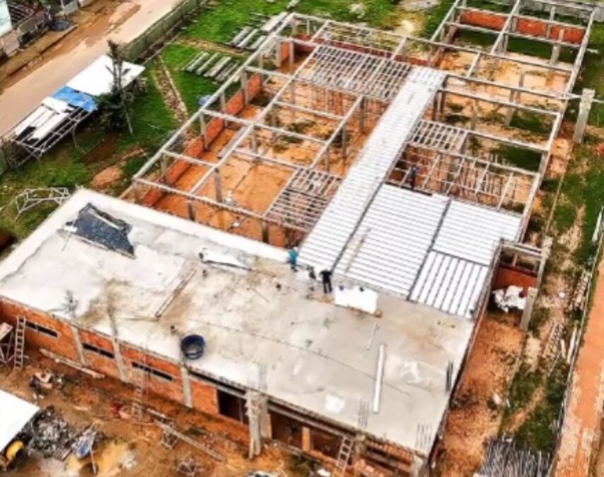 Com recursos do Governo Lula, obra da nova UBS-4 avança e reforça saúde pública em Sena Madureira