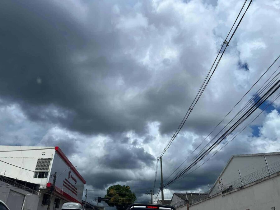Calor predomina no Acre nesta quarta, com pancadas de chuva e risco médio de temporais isolados