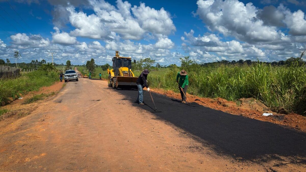 Deracre realiza vistoria e acompanha serviços de tapa-buraco na Transacreana em Rio Branco