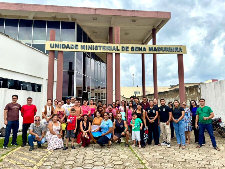 Pais de crianças com autismo denunciam falta de mediadores em escolas de Sena Madureira