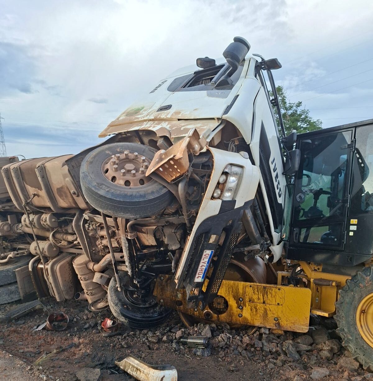 Acidente com carreta bi-trem é registrado na manhã deste domingo na BR-364