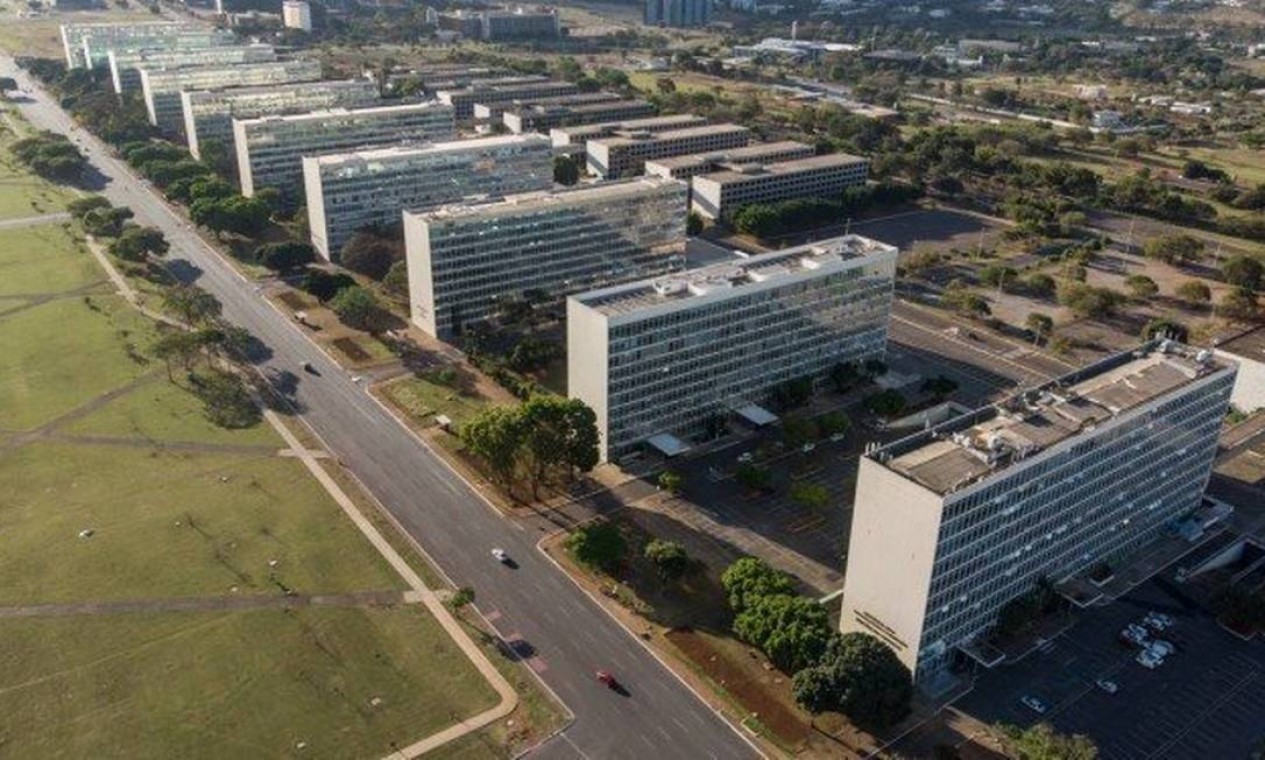 Governo bloqueia R$ 1,6 bilhão no Orçamento e distribui cortes entre ministérios e emendas