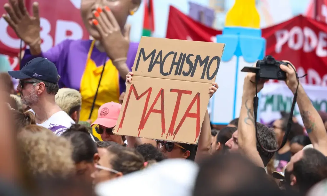 Entenda o que significam termos como “redpill”, “incel” e outros usados em discursos de ódio contra mulheres