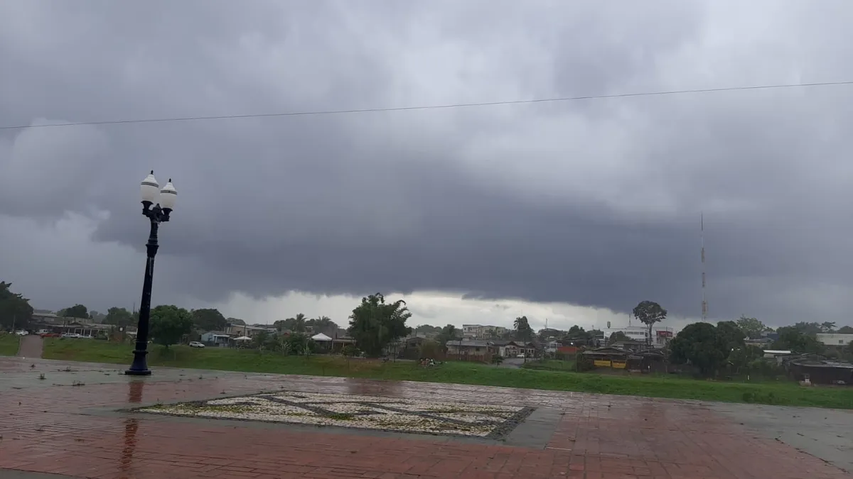 Tempo quente predomina no Acre nesta terça, com chuvas rápidas e isoladas ao longo do dia