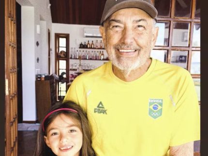 sabrina-sato-comemora-melhora-na-saude-do-pai-em-registro-afetuoso-com-zoe