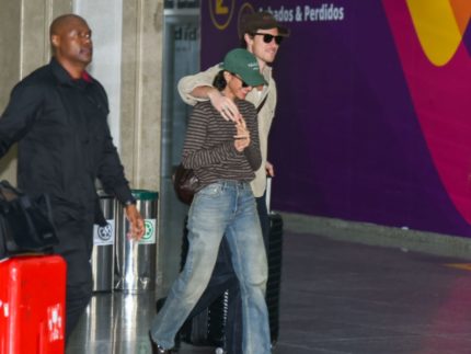 clima-de-romance!-bruna-marquezine-e-shawn-mendes-sao-flagrados-em-aeroporto-do-rio