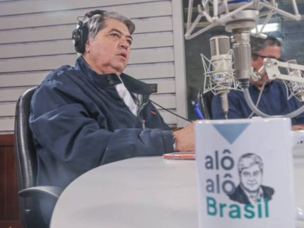 calma,-datena!-jornalista-se-irrita-durante-programa-de-radio:-“nao-tem-ninguem-ouvindo”