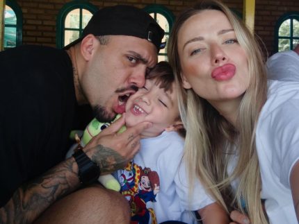 ex-mtv-pedro-ortega-causa-revolta-ao-criticar-fantasia-de-pascoa-do-filho:-“baitolagens”