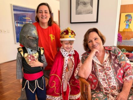 romeu-e-gael,-filhos-de-paulo-gustavo,-encantam-em-clique-de-pascoa-com-dona-dea-e-tia