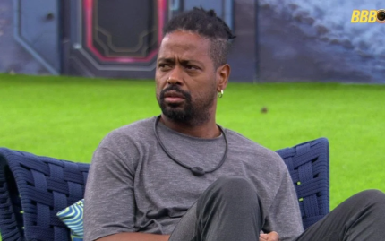 “bbb26”:-boneco-tenta-abrir-botao-da-desistencia-e-vai-parar-no-confessionario