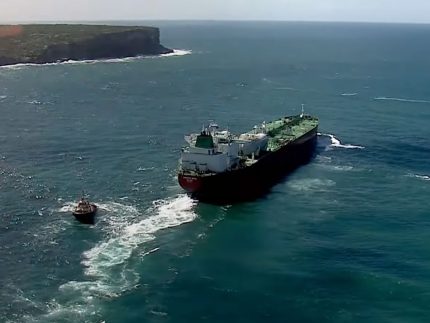 apos-cessar-fogo,-estreito-de-ormuz-e-reaberto-e-trafego-de-navios-volta