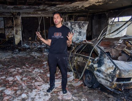 pai-de-mc-gui-mostra-que-biblia-ficou-intacta-em-incendio-que-destruiu-casa