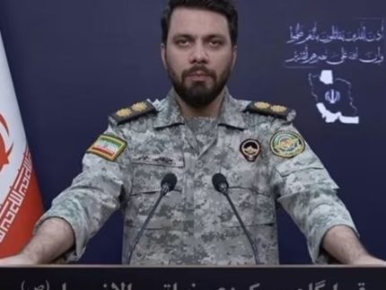 ira-ameaca-atingir-portos-dos-eua-no-oriente-medio-apos-trump-anunciar-bloqueio-naval