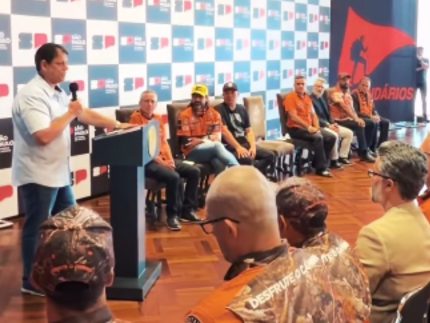 tarcisio-de-freitas-recebe-grupo-legendarios-no-palacio-dos-bandeirantes