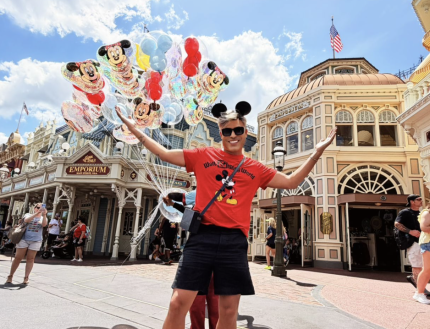 assessor-irinaldo-oliver-celebra-aniversario-na-disney-ao-lado-de-amigos