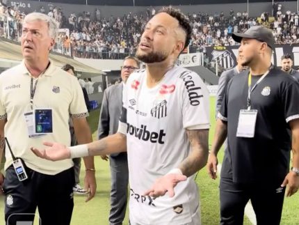 “faco-mais-do-que-deveria”,-diz-neymar-sobre-criticas-da-torcida-do-santos
