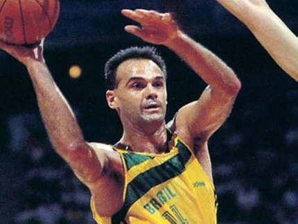 oscar-schmidt-largou-a-nba-para-jogar-pelo-brasil-e-conquistou-o-ouro-no-pan-contra-os-eua