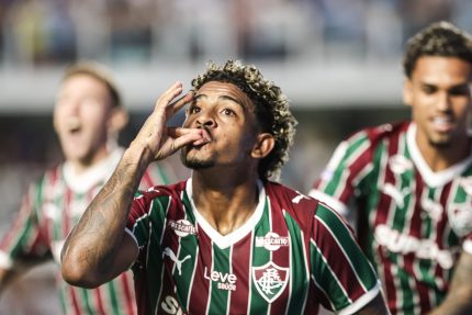 acendendo-um?-entenda-por-que-john-kennedy,-do-fluminense,-fez-comemoracao-inusitada