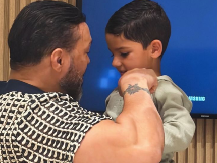 belo-celebra-52-anos-com-presente-do-enteado,-filho-de-rayane:-“para-usar-junto”