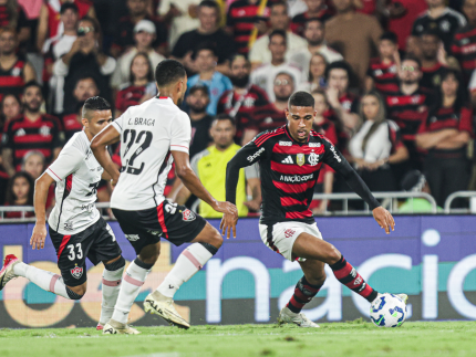 apos-derrota,-vitoria-reclama-de-cartoes-vermelhos-nao-aplicados-contra-o-flamengo