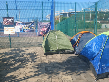 fas-de-luan-santana-sao-assaltados-em-acampamento-para-show-no-rio-de-janeiro