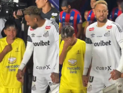 crianca-chora-de-emocao-ao-entrar-com-neymar-antes-de-san-lorenzo-x-santos