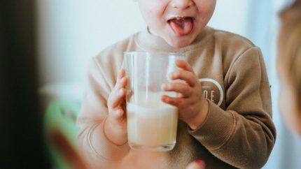 suplementacao-infantil:-o-que-a-ciencia-diz-sobre-whey-e-creatina-para-criancas