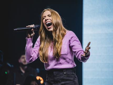 julliany-souza-divide-cena-com-gabriela-rocha,-nivea-soares-e-diante-do-trono-em-audiovisual