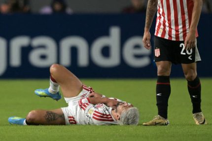 arrascaeta-sofre-fratura-na-clavicula-e-pode-ficar-fora-da-copa-do-mundo