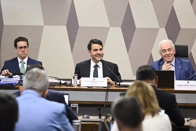 Jorge Messias é aprovado pela CCJ do Senado para vaga no STF