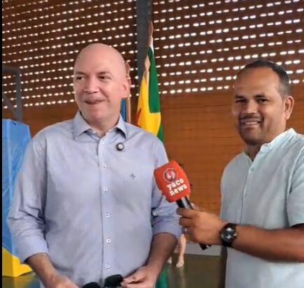 Inauguração da Escola de Tempo Integral Professor Hermano Costa Filho em Sena Madureira com prefeito Gerlen Diniz.