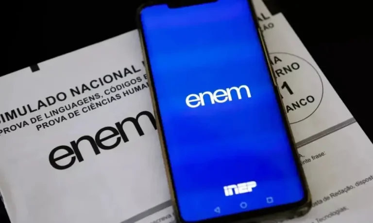 Estudante realizando a solicitação de isenção da taxa do Enem 2026 na Página do Participante.