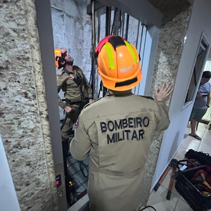 Bombeiros detalham resgate de vítima presa em elevador após falha em Rio Branco