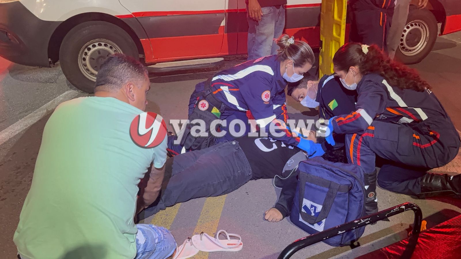 Colisão entre caminhonete e moto deixa jovem de 19 anos em estado de saúde gravíssimo em Rio Branco