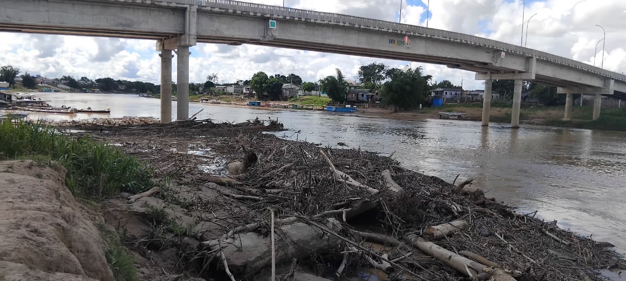 Balseiros acumulados na ponte Padre Paolino em Sena Madureira preocupam moradores/Foto-YacoNews