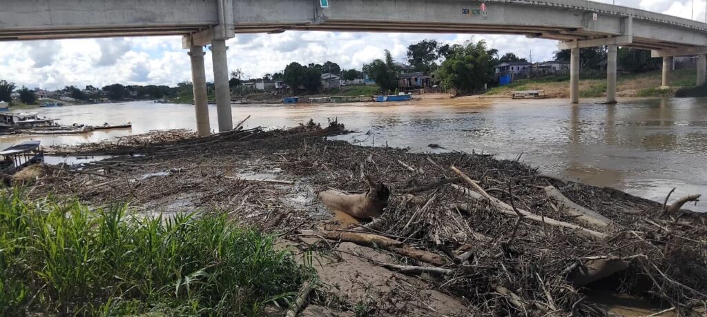 Balseiros acumulados na ponte Padre Paolino em Sena Madureira preocupam moradores/Foto-YacoNews