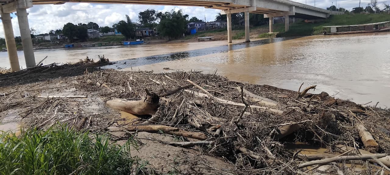Balseiros acumulados na ponte Padre Paolino em Sena Madureira preocupam moradores/Foto-YacoNews