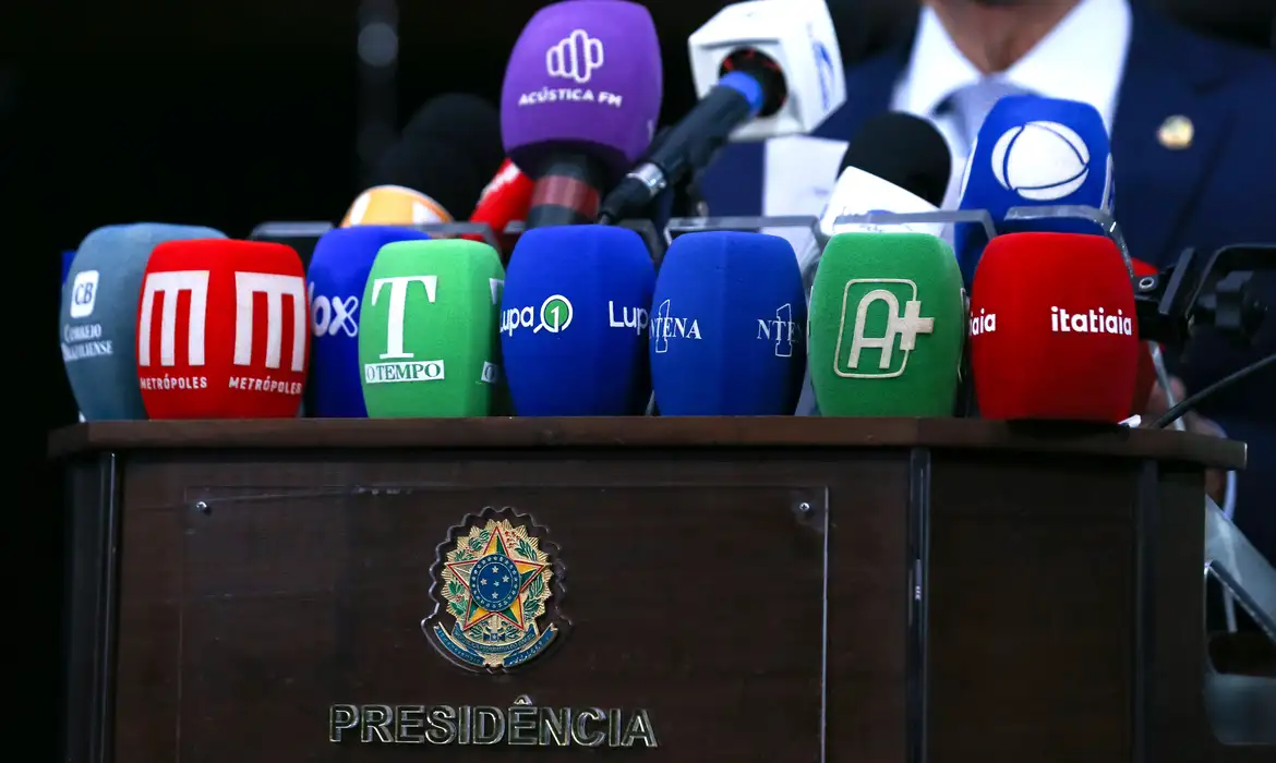 Dia do Jornalista reflete crise e perda de direitos na profissão