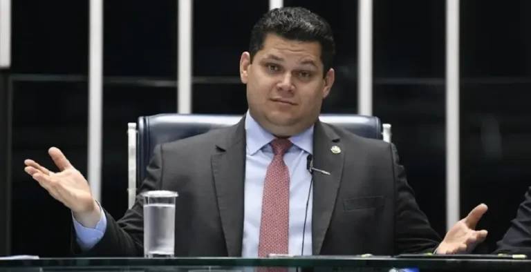 Bastidores da reeleição de Davi Alcolumbre e a rejeição de Messias para o STF no Senado.