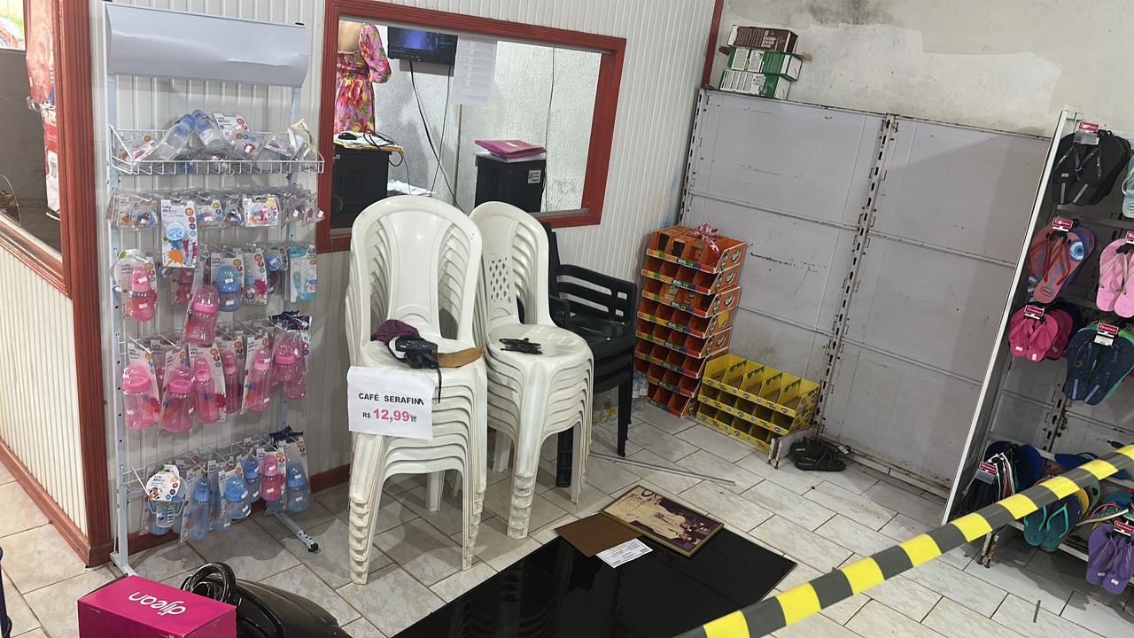 Criminoso arromba mercearia ao lado de quartel da PM e foge com dinheiro em Sena Madureira