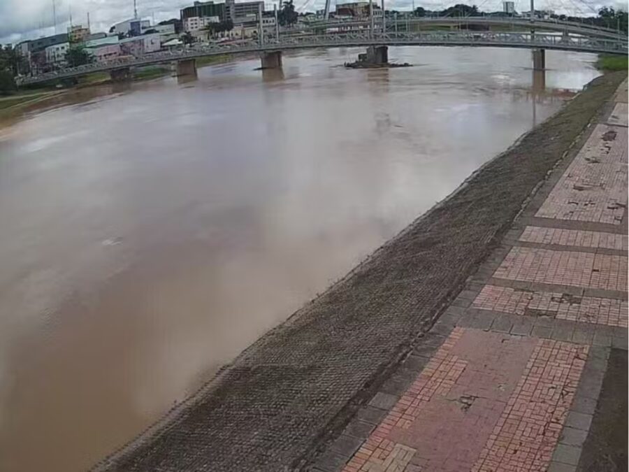 Rio Acre registra vazante, mas permanece acima da cota de alerta