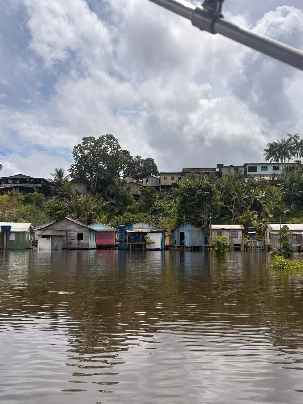 Rio Juruá sobe e desabrigados aumentam em Cruzeiro do Sul