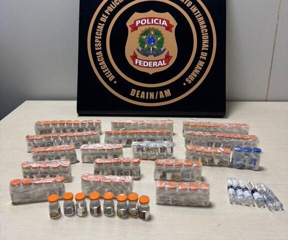 Ampolas de medicamentos para emagrecimento apreendidas pela Polícia Federal durante fiscalização.