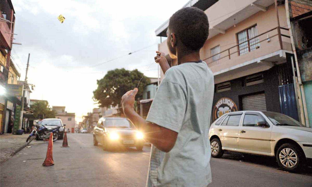 Bebê morre atingido por linha de pipa com cerol em Belo Horizonte